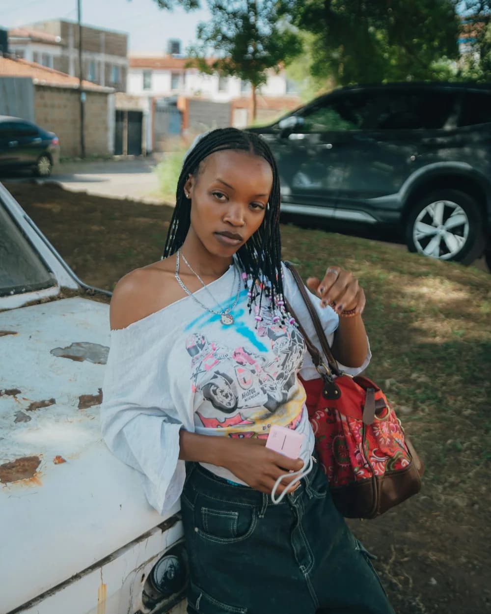 Street-style look with a statement handbag